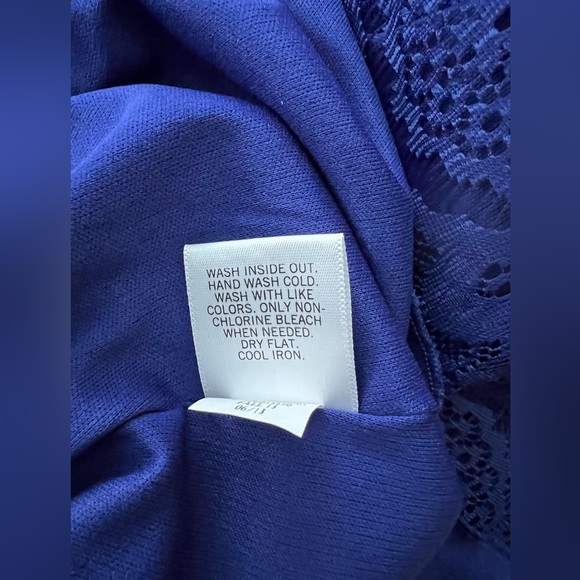 Beautiful Banana Republic Top - Picture 5 of 6